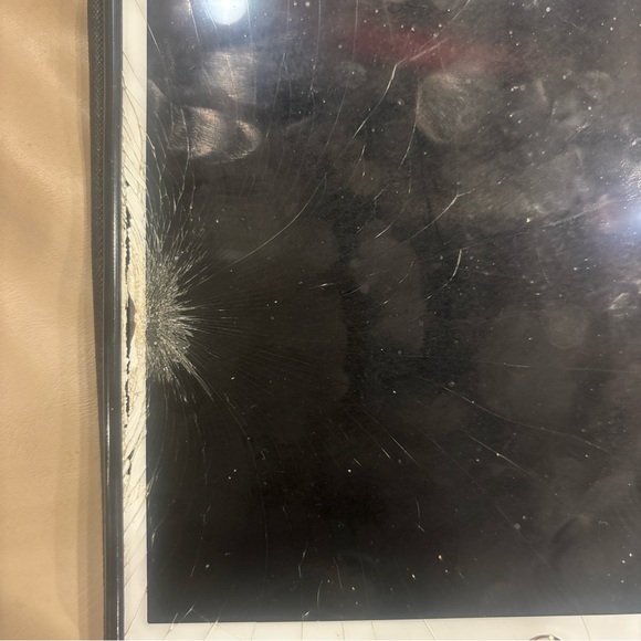 Apple iPad pro Silver with disney folio - Picture 2 of 6